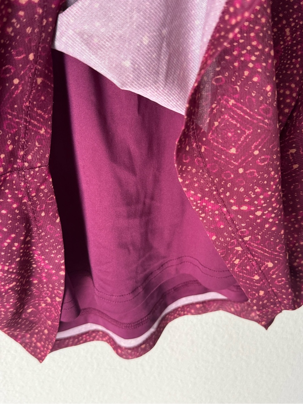 Les Serein Women's V-Neck Cap Sleeve Top - Berry Print - Picture 3 of 5
